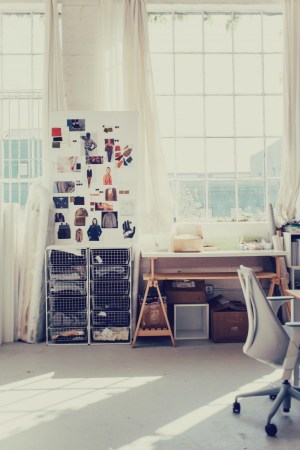 What can the quarters of a burgeoning fashion startup look like? This is the Everlane Studio in San Francisco